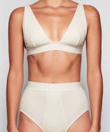 SKIMS Plunge Bralette Photo 0