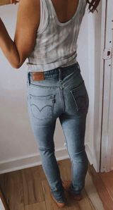 Aritzia Levi’s 721 High Rise Skinny Photo 0