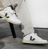VEJA V-12 LEATHER
Extra White / Cyprus Photo 0