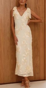 IVORY EMBROIDERED FLORAL TIE STRAP MAXI DRESS Yellow Size L Photo 0