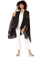 BB Dakota Poncho Photo 0