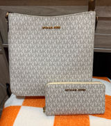 Michael Kors Purse & Wallet Photo 0
