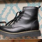 Madden Girl Doc martens Boots Photo 0