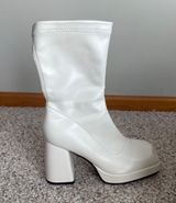 White go go boots Photo 0