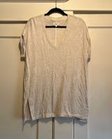 Lou & grey | Basic Short Sleeved Light Grey Top Deep V-Neck Back Seam Size Large Photo 0