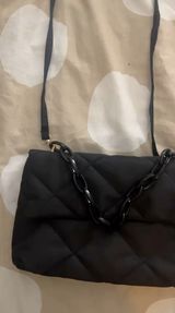 Boutique Cross Body Chain Bag Photo 0