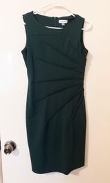 Elegant Green Sleveless Dress Size 6 Photo 0