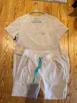 FIGS Set Scrubs Small Catarina One-Pocket Top Scrub Zamora Jogger Pants Photo 0