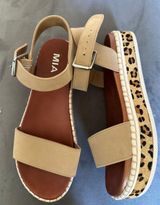 Ladies Shoes Photo 0