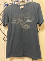 Woman’s Size Small Wildcat Tee Shirt Photo 0