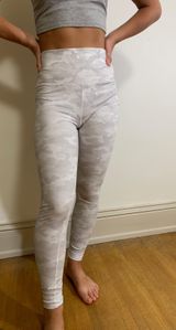 Scorpio Sol White Camo Leggings Photo 0