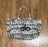 Alo Yoga Tote Bag Photo 0