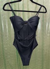 Black One Piece Lisa Photo 0