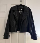 Black Cropped Trench coat Photo 0