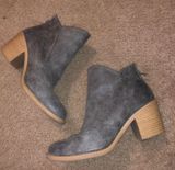 Bootie Heals Gray Size 7.5 Photo 0