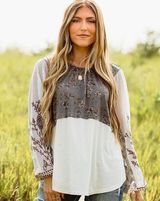 Gimmick Pieced Floral Top size M Sold Out Online Gray Size M Photo 0