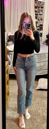 Mom Jeans Photo 0