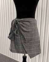 Leith Women’s Gray Plaid Wrap Style Mini Skirt Size Small Photo 0