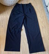ALO Yoga Black Women's Pants Photo 0