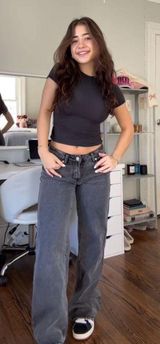 Edikted Raelynn Washed Low Rise Jeans Size: XS Photo 0