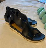 Universal Thread Black Sandals Photo 0