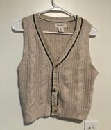 White Sweater vest Photo 0