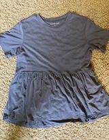 American Eagle gray flowy top Photo 0