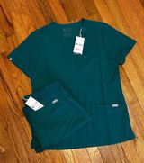 FIGS Hunter Green Scrub Set Photo 0