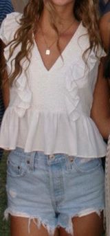 cute white top Photo 0