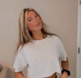 😻 Super Cute TNA Aritzia Light Grey Short Sleeve Cropped T Shirt Photo 0