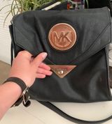 Michael Kors MK Crossbody! Photo 0