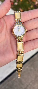 Dainty watch Gold Photo 0