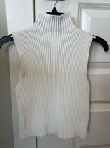 Sleeveless Sweater Photo 0