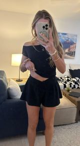 Crossover Waist Black Shorts Photo 0