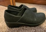 Easy Street Black Nursing Clogs Photo 0