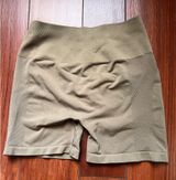 Alphalete Amplify Shorts 4.5" Photo 0