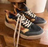 Vans UltraRange Photo 0