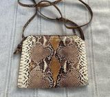 snakeskin print crossbody bag. Photo 0