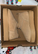 BearPaw womens Tan Suede Boots Photo 0