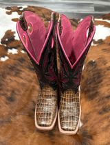 “Chute Out” Boots Photo 0