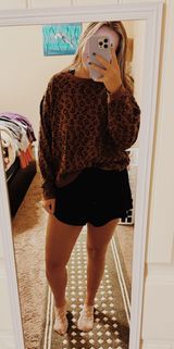 Time & Tru cheetah print crewneck Photo 0