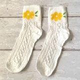Urban Outfitters Women’s Yellow Daisy White Knit Pattern Crew Socks Brand NEW Photo 0
