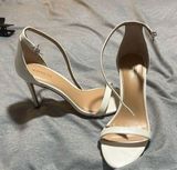 Sexy white pumps! Photo 0