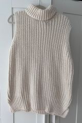 H&M Sweater Vest Photo 0