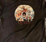 Queen Graphic Tee Size L Photo 0