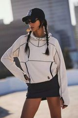 On the run lightweight pull over Photo 0