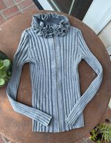 Ruffle neck zip Photo 0