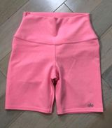 Alo Yoga Biker Shorts Photo 0