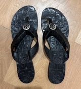 Tory Burch Black Logo Flip Flops Photo 0
