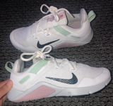 Nike Pastel  Shoes Photo 0